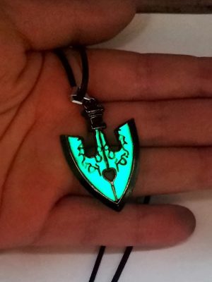 JoJo’s Bizarre Adventure Luminous Necklace – Killer Queen Arrow Glow-in-the-Dark Cosplay Pendant